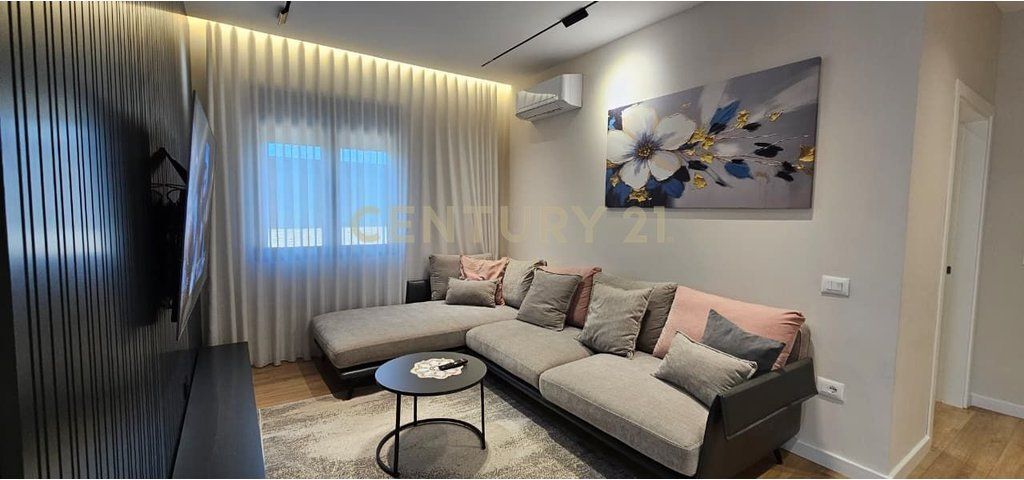 MODERN VILLA FOR SALE 3 FLOORS - RROTA E KUQE BEACH
