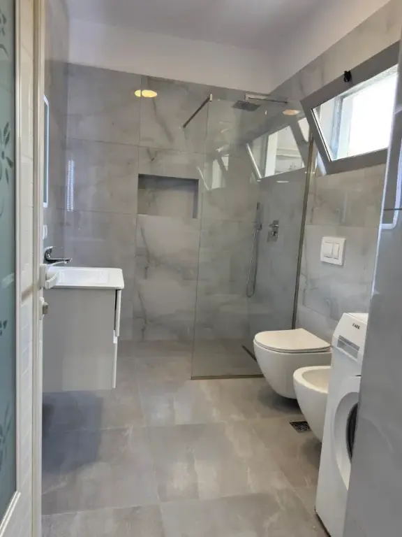 Qera | Shtëpi private 1 + 1 | Shkozë | 300 €/muaj