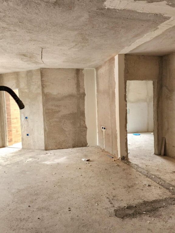 🏢 Vendesi in vendita 2+1+2 in un edificio moderno in costruzione vicino alla Scuola di Balletto e alla Scuola “Mihal Grameno”