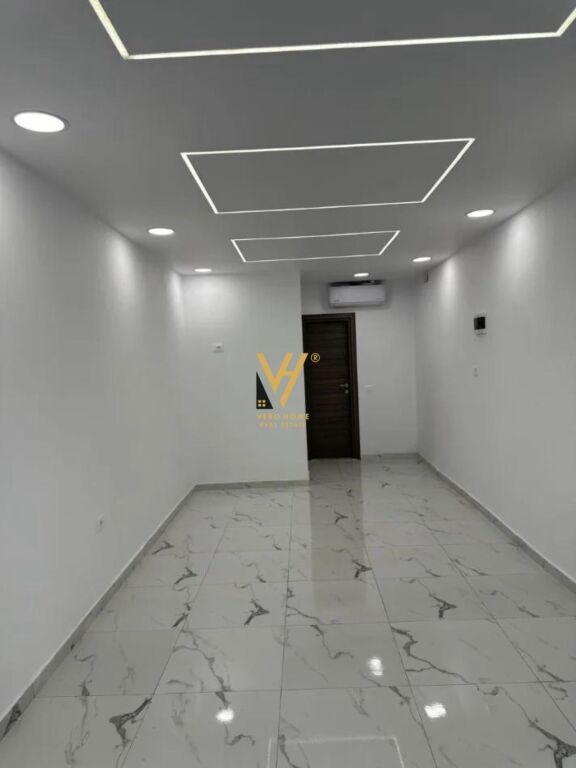 JEPET DYQAN 31 M2 ME QIRA TE RRUGA E ELBASANIT 40.000 LEKE