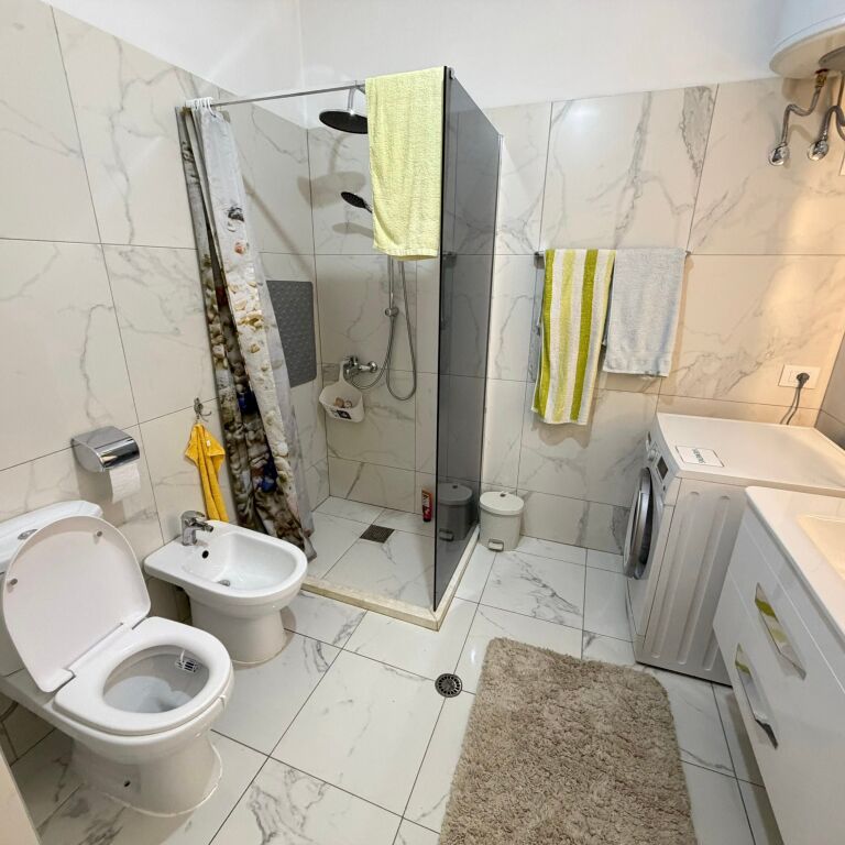 Jepet me qira apartment 2+1 ne Yzberisht tek pastieri nela 6