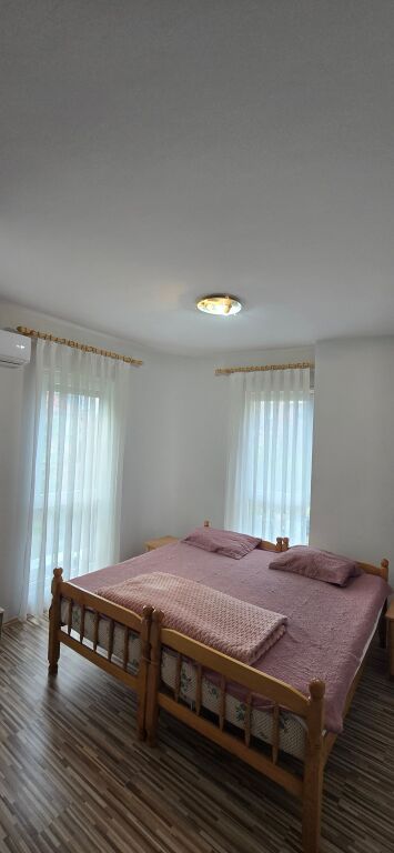 APARTAMENT 2+1, MYSLYM SHYRI