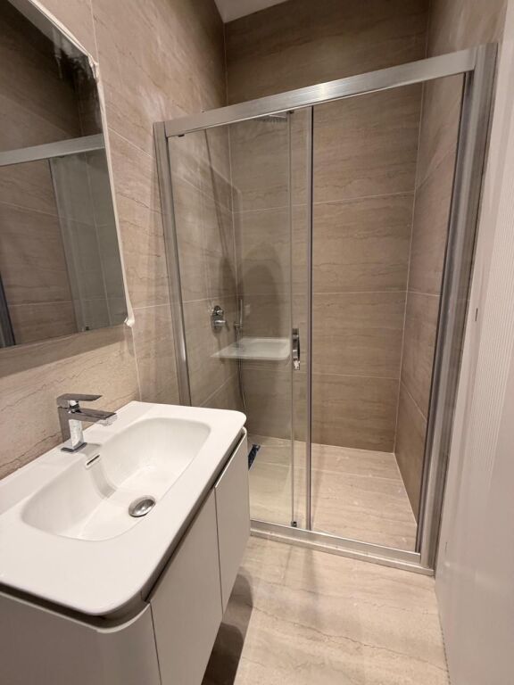 Jepet me Qira Ambient Biznesi – Stacioni iTrenit, Durrës
