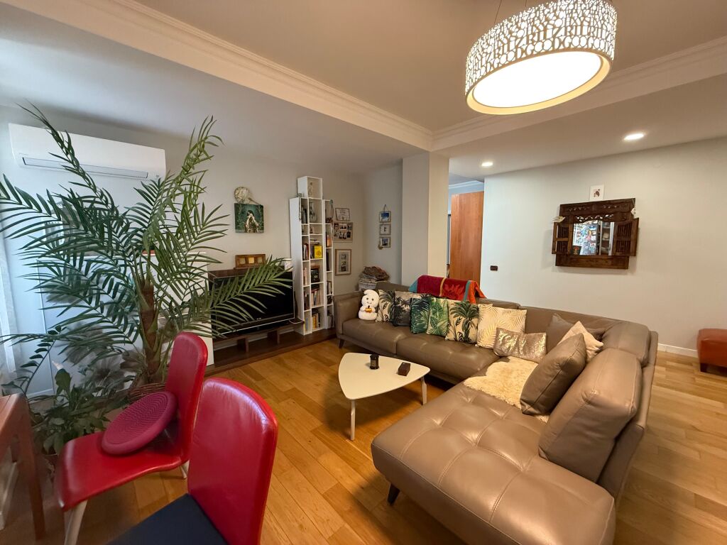 Shitet apartament 2+1+2 ne Bllok, Tirane