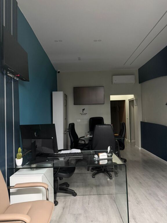 SHOP FOR RENT 64 M2 PARIS COMMUNE 130,000 LEKE FH-75106