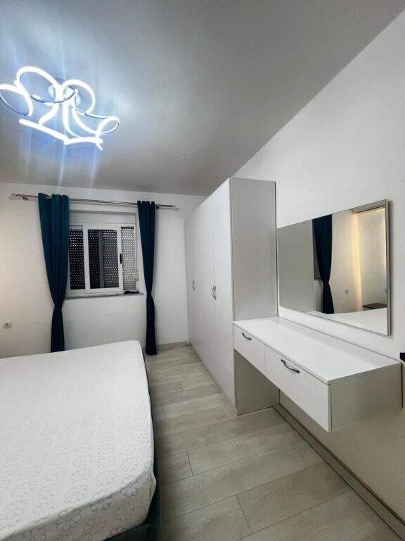 JEPET ME QERA APARTAMENT 2+1 PRANE FLAGSHIP CENTER, DURRES