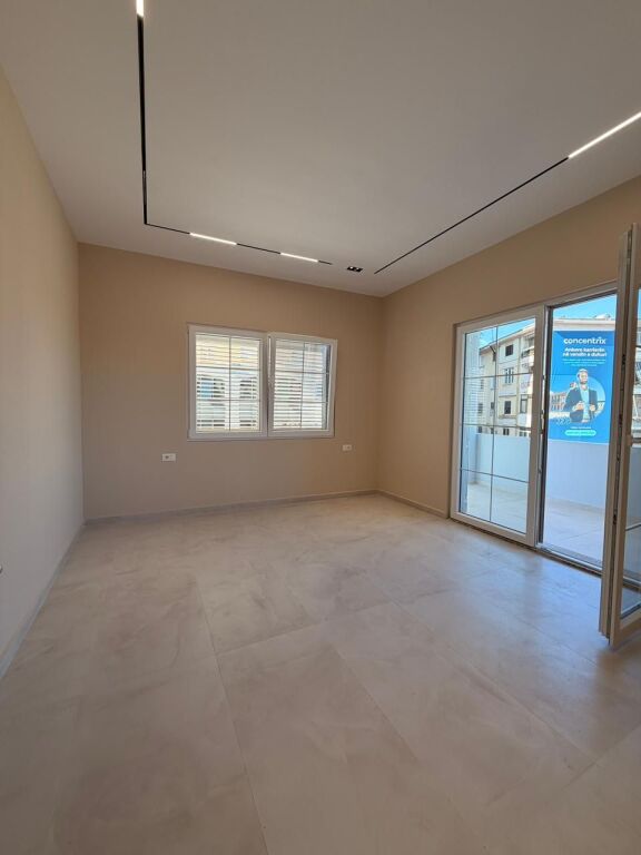 Jepet me Qira Ambient Biznesi – Stacioni iTrenit, Durrës