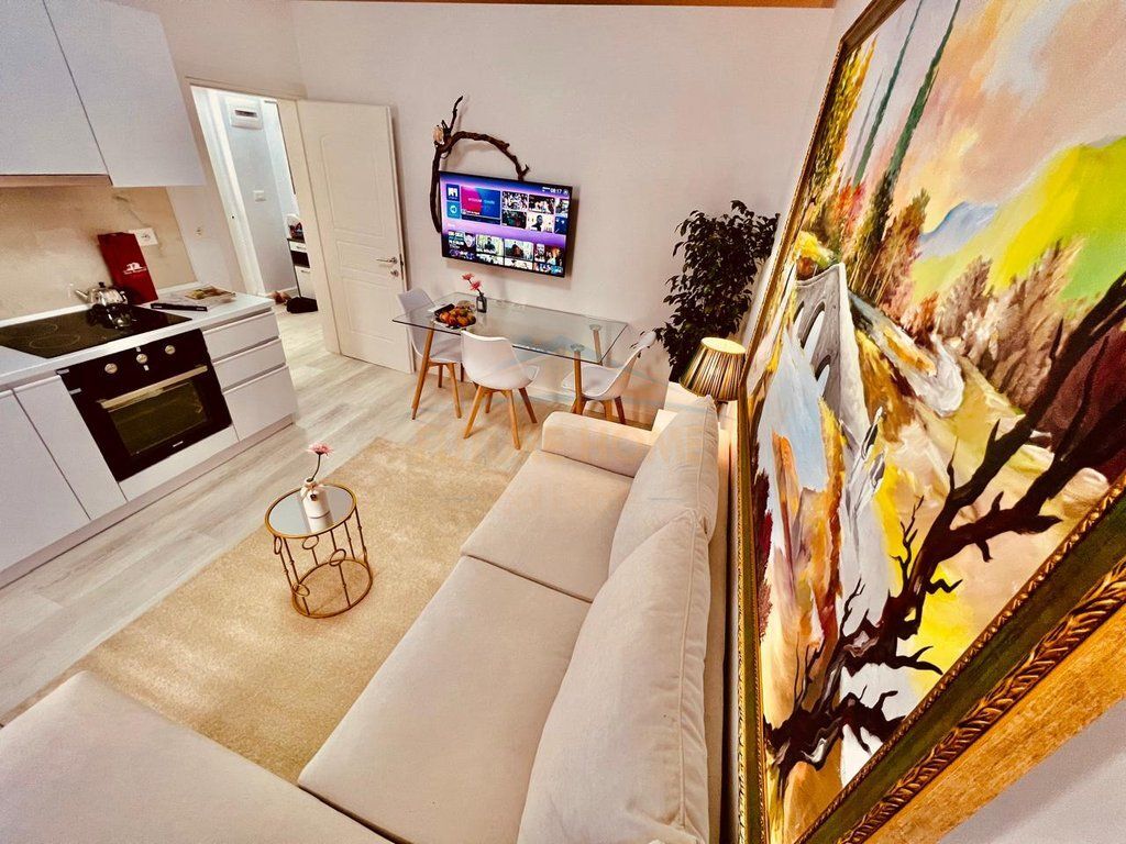 Shitet, Apartament 1+1, Blloku