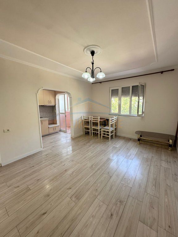Shitet Apartament 1+1, Rruga Irfan Tomini