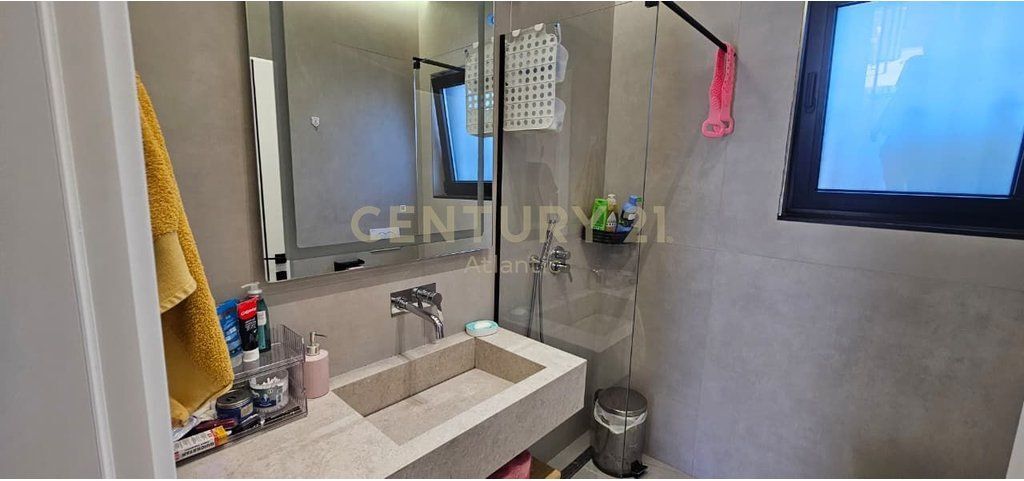 MODERN VILLA FOR SALE 3 FLOORS - RROTA E KUQE BEACH