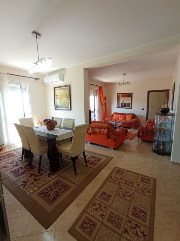 Shitet Apartament 125 m2 ne Golem