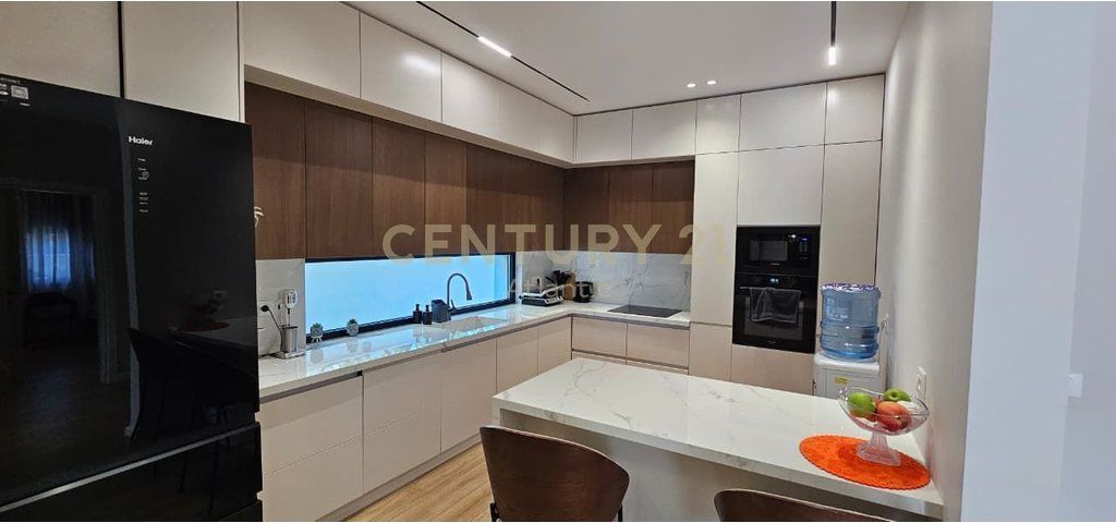 MODERN VILLA FOR SALE 3 FLOORS - RROTA E KUQE BEACH