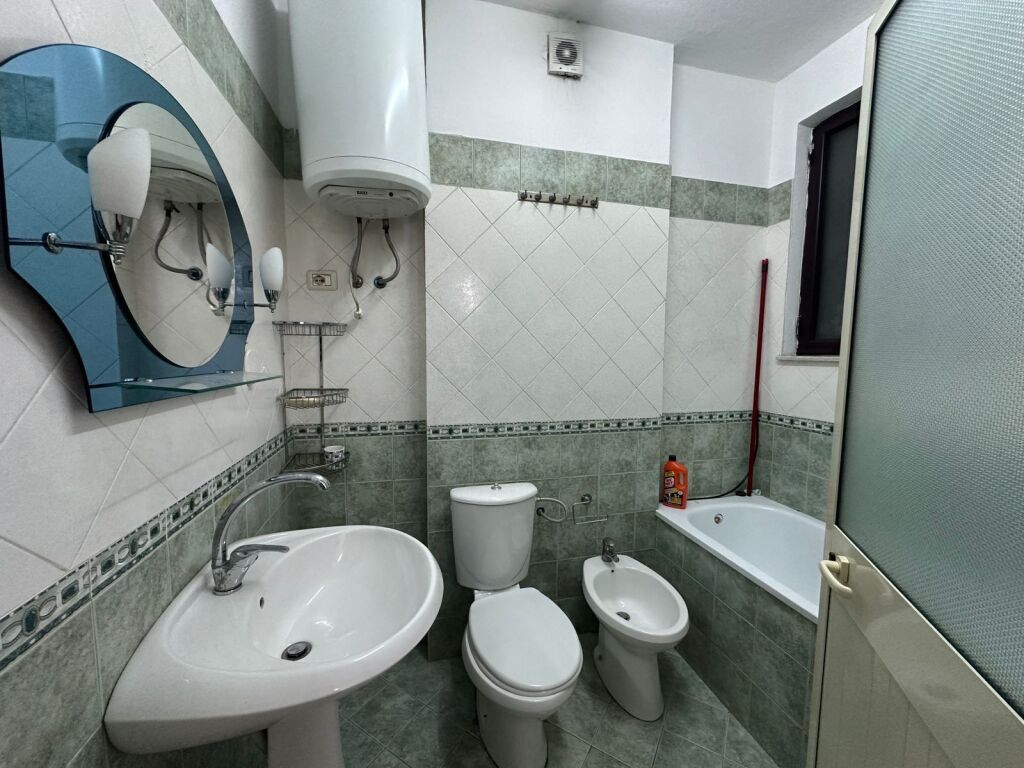 Jepet Me Qera Apartament 3+2 Tualete +2 Ballkone