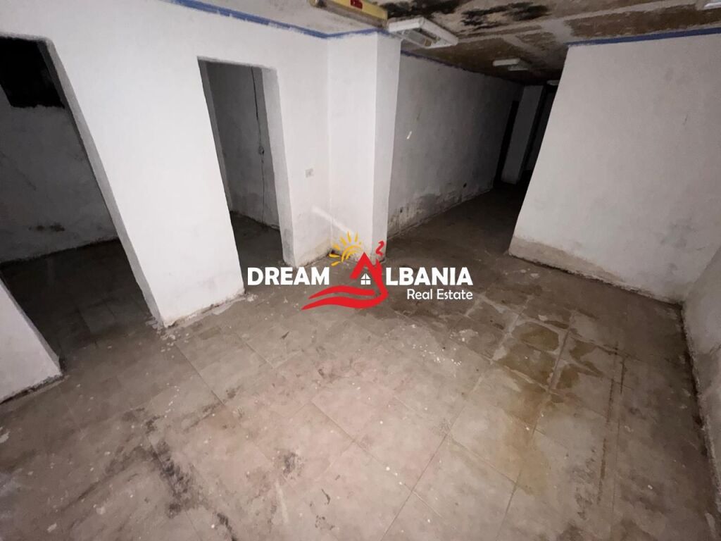 Magazine Bodrum ne shitje mes Rruges Durresit dhe Rr. Mine Peza Qender Tirane (ID 4181126 )