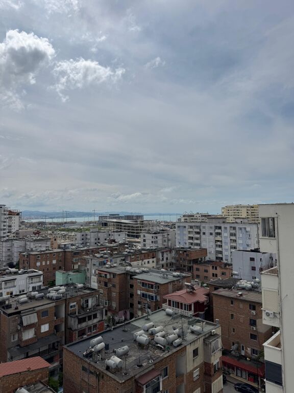Shitet Apartament 3+1+2+2 ballkone Okazion
