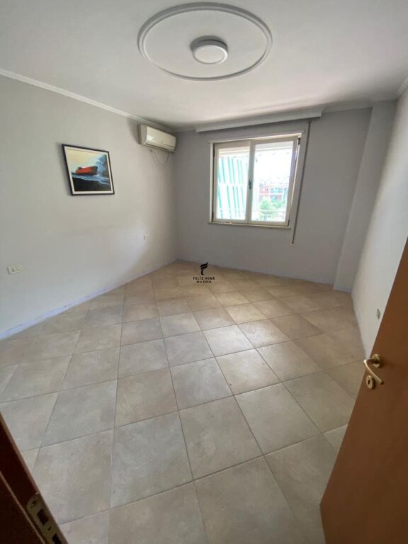 OFFICE FOR RENT 80 M2 BLLOK 120,000 LEKE FH-75049