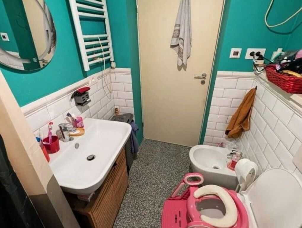 🏢 VENDESI APPARTAMENTO 2+1 – Via Congresso di Lushnja