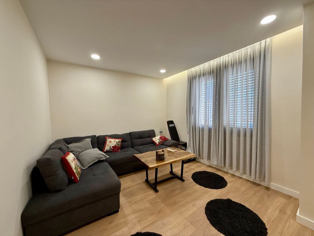Shitet apartament 3+1+2 ne Qender ,Tirane