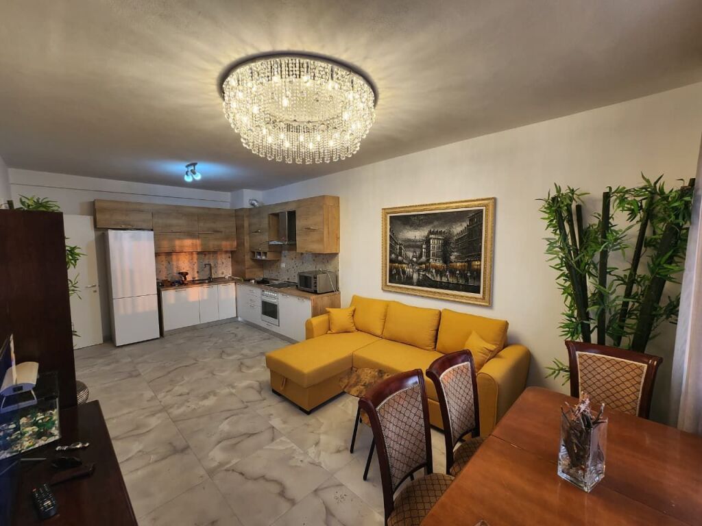 Jepet me qera Apartamenti 2+1+ Garazh , Univers City 450 Mije leke