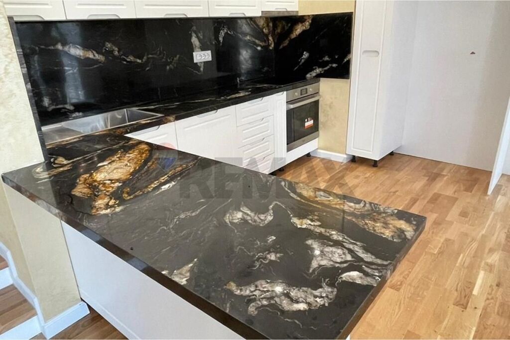 Villa su 2 Piani con Piscina in Vendita – Baia di Lalzi