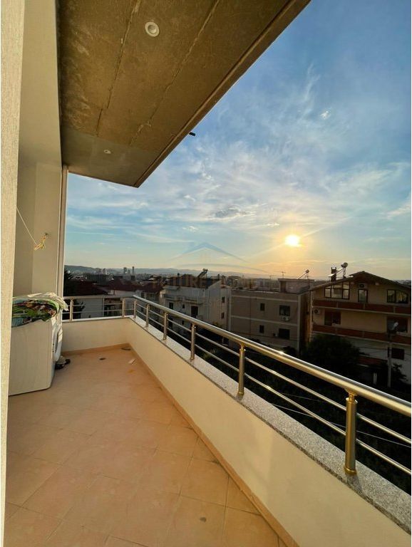 Qera, Apartament 2+1+2+Ballkon+Post Parkimi, Kodra e Priftit.