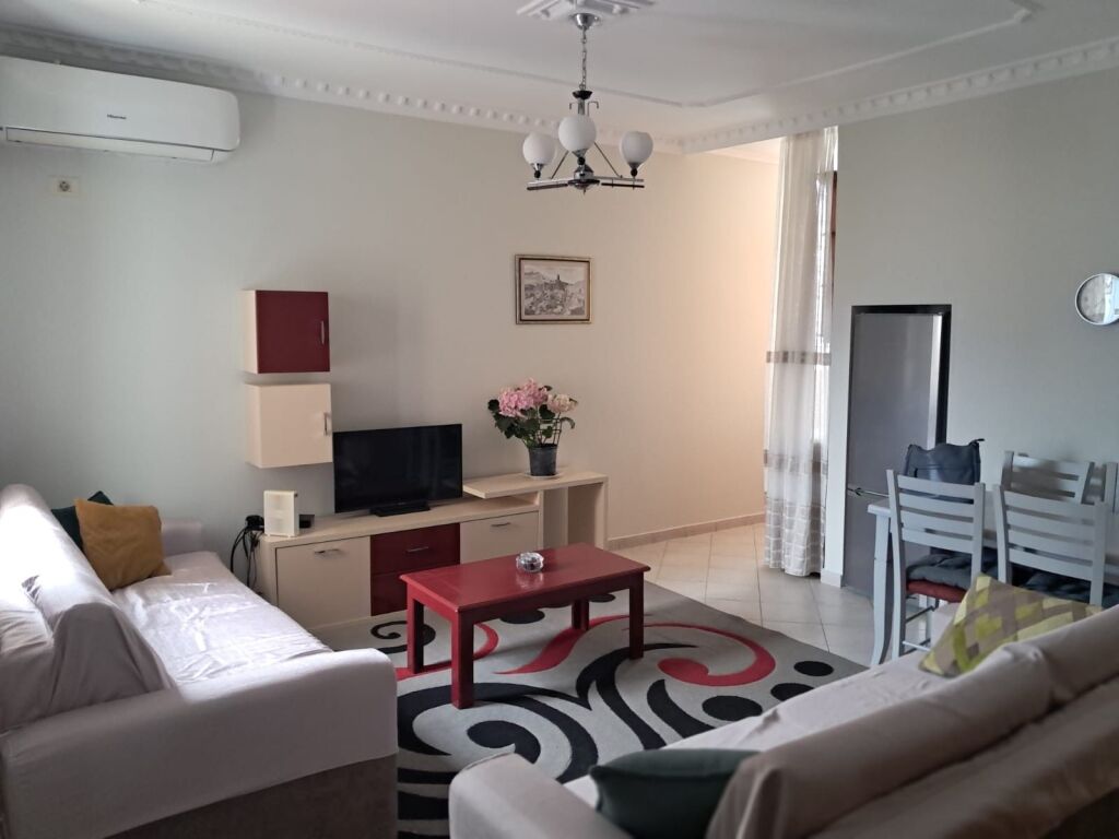 Jepet Me Qera Apartament 2+1+1 Ballkon