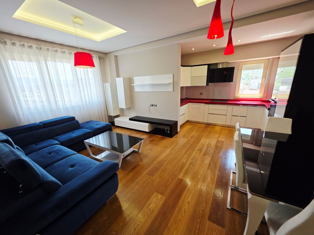 Shitet apartament Liqeni thate