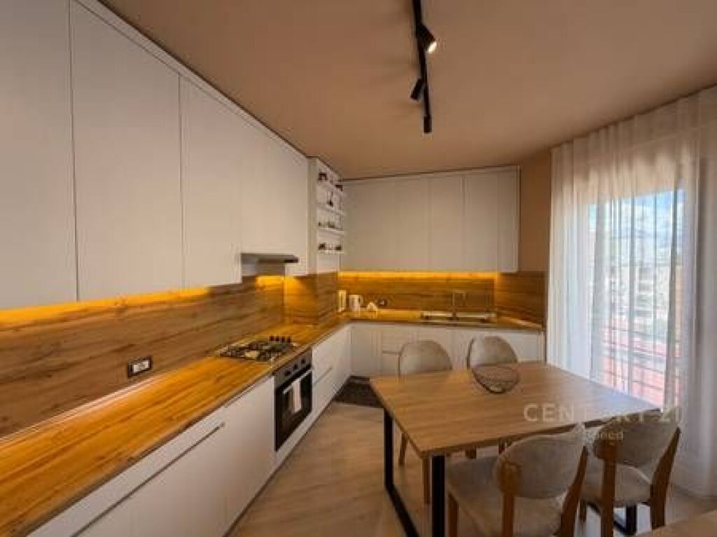 Ofrojme apartament 1+1 per qira perballe Harry Fultz!