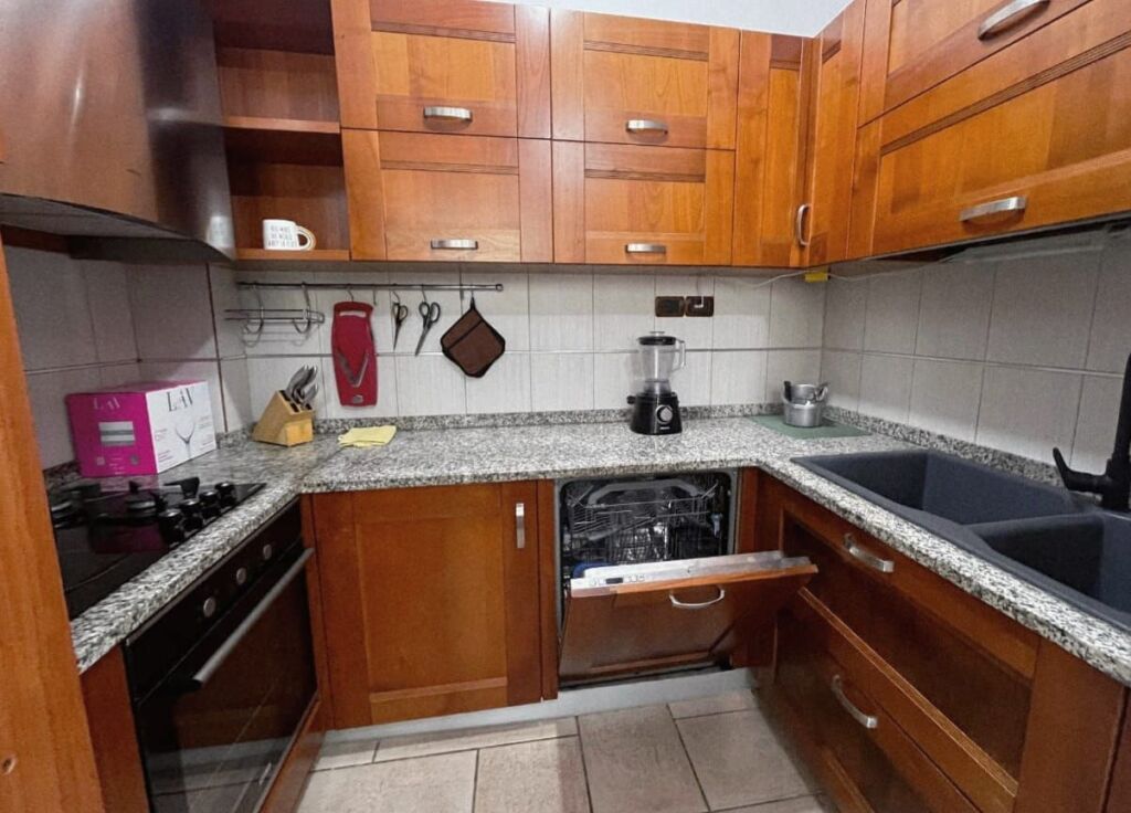 Apartament per Qira 2+1+2 prane Sfinks ne Vollga Durres