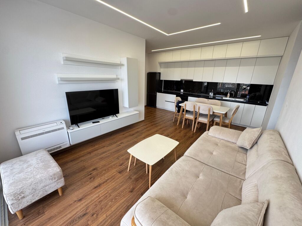Jepet me qira apartement 2+1 : Paskuqan