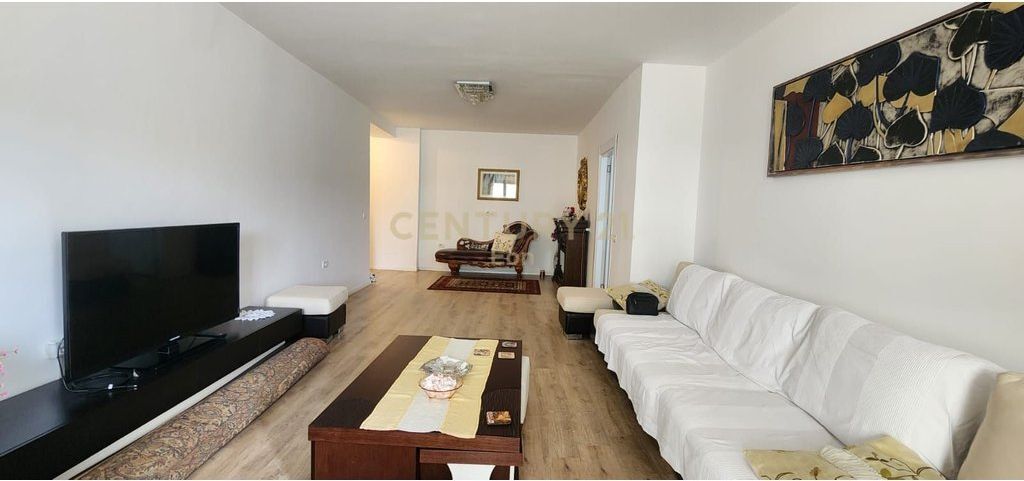 JEPET ME QERA APARTAMENT 2+1+2 ME VERANDE, LAGJJA 17, DURRES !