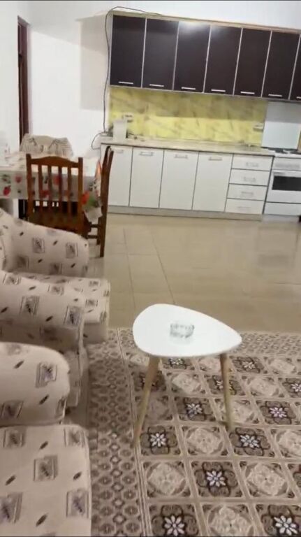 Qera | Shtëpi private 2 + 1 | Rruga 5 Maji | 350 €/muaj
