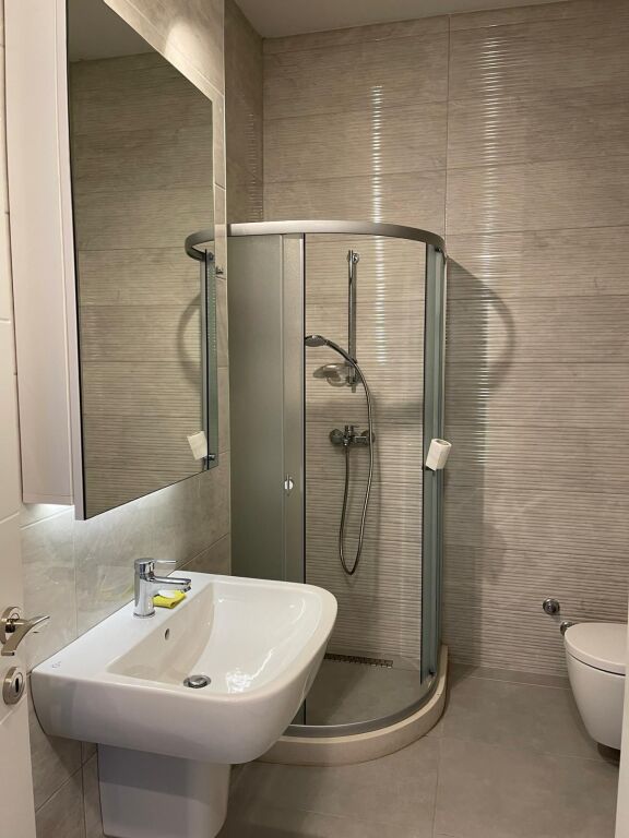 🏡 Shitet Apartament 1+1  📍 Perla Residence – Gjiri i Lalzit
