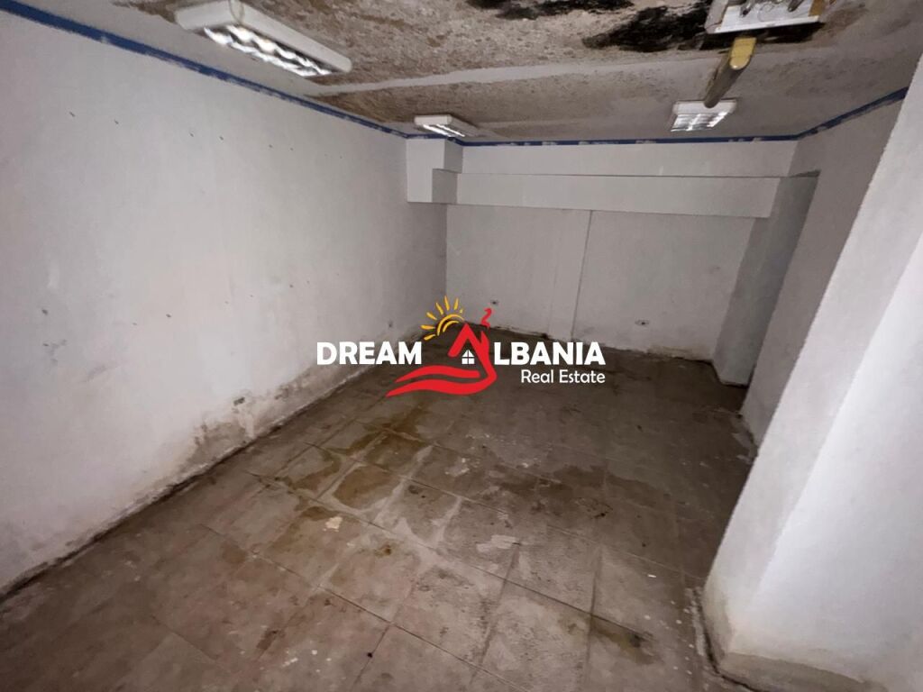 Magazine Bodrum ne shitje mes Rruges Durresit dhe Rr. Mine Peza Qender Tirane (ID 4181126 )