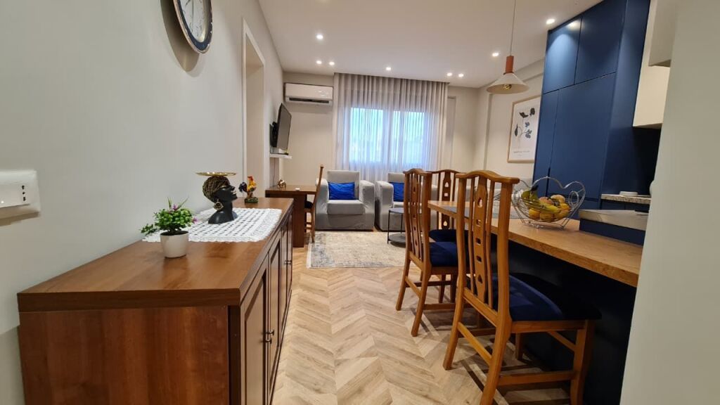 Jepet me qira 1+1 tek Komuna e Parisit