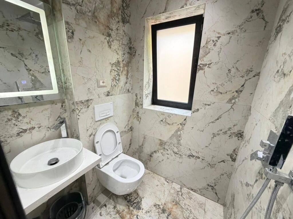🏡 Shitet Super Apartament 1+1  📍 Tek Shkolla e Baletit, përballë Urës së Tabakëve📄 Me hipotekë, mundësi blerje me kredi