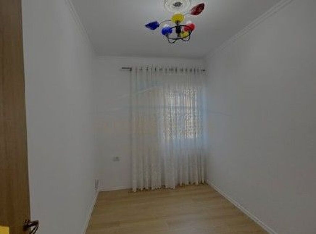 Disponojmë për shitje, apartament 2+1, Rruga e Dajtit , në zonën e Freskut.
