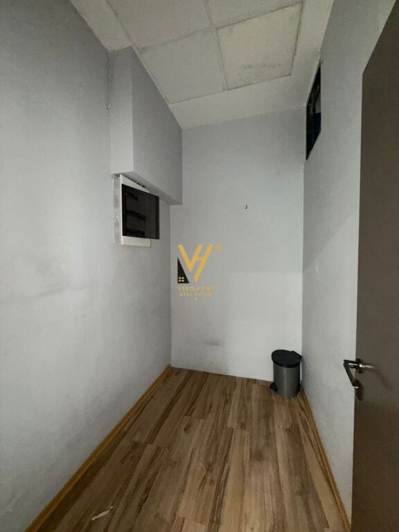 JEPET ZYRE 60 M2 ME QERA TE RRUGA E KAVAJES 800 EURO