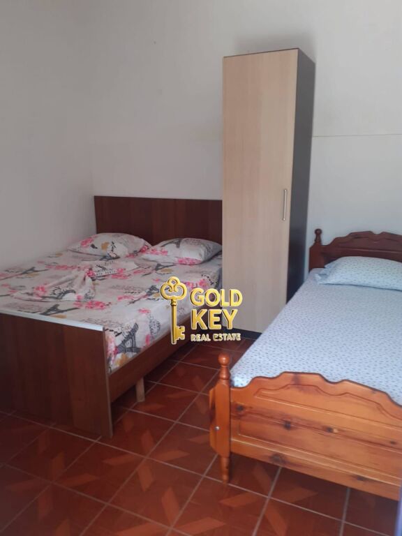 FOR RENT PREMISES WITH 7 ROOMS FOR DAILY RENT.