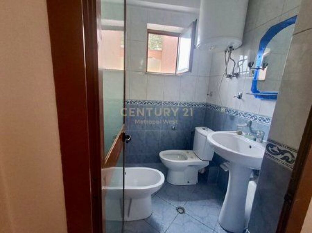 In vendita 3+1+2 vicino a "Petro Nini Luarasi", Via Margarita Tutulani– Posizione Elite!