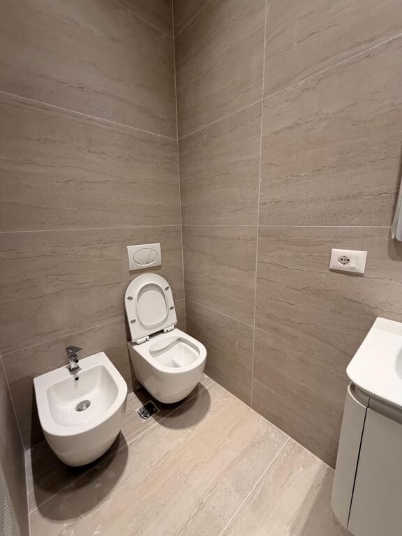 Jepet me Qira Ambient Biznesi – Stacioni iTrenit, Durrës