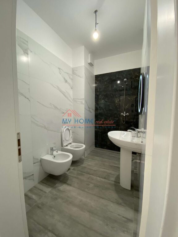 Zyre me Qira Komuna e Parisit ne Tirane