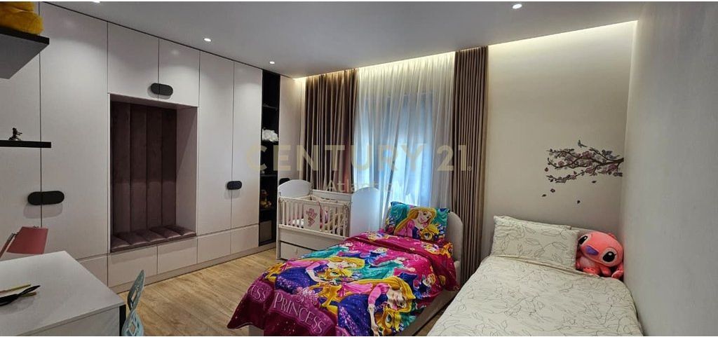 MODERN VILLA FOR SALE 3 FLOORS - RROTA E KUQE BEACH