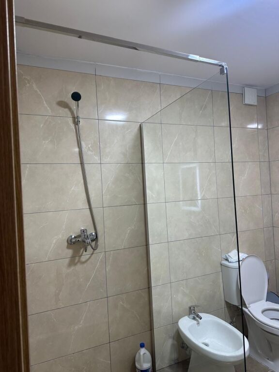 Qera | Apartament 1 + 1 | Rruga 5 Maji | 400 €/muaj