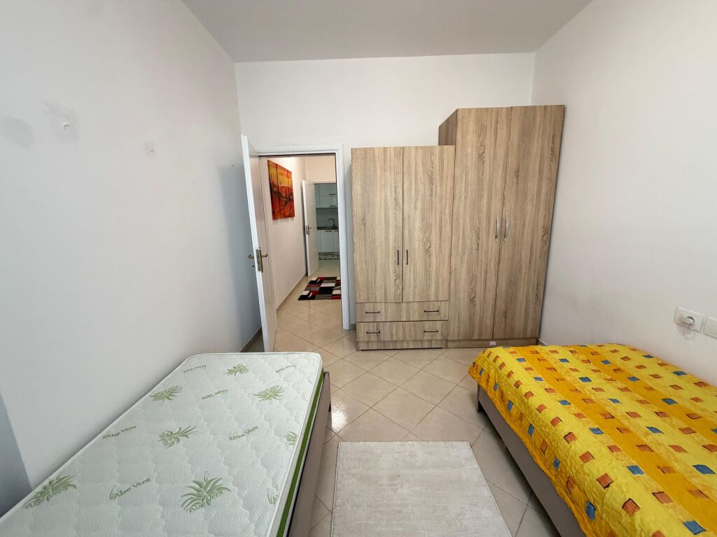 Jepet me qira apartment 2+1 ne Yzberisht tek pastieri nela 6