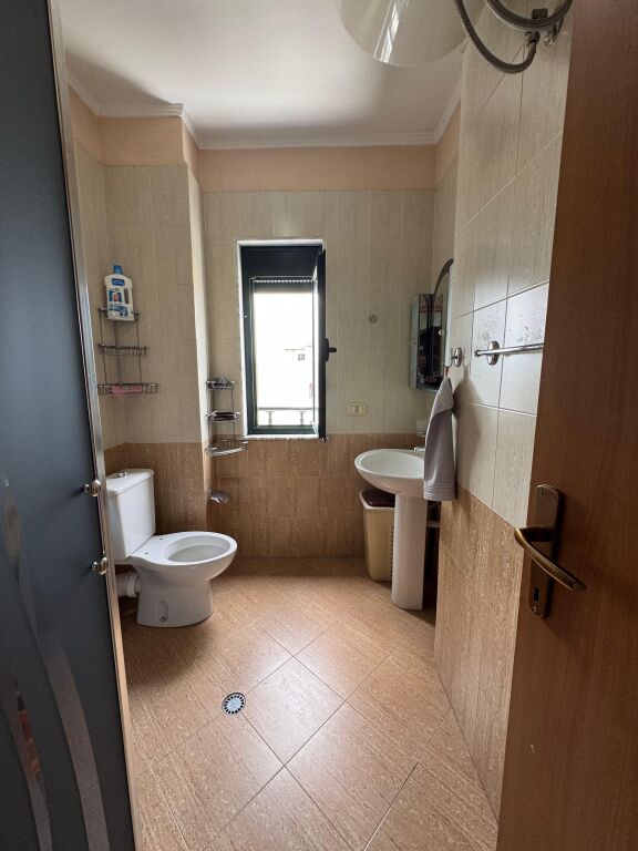 Shitet Apartament 3+1+2+2 ballkone Okazion