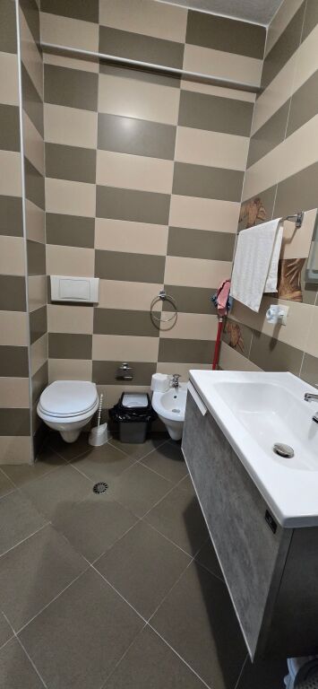 APARTAMENT 2+1, MYSLYM SHYRI