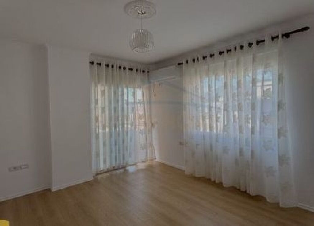 Disponojmë për shitje, apartament 2+1, Rruga e Dajtit , në zonën e Freskut.