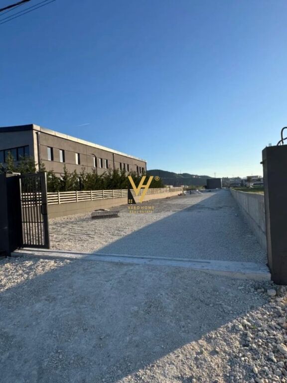 JEPET TRUALL 1.350 M2 ME QIRA NE VAQARR 900 EURO