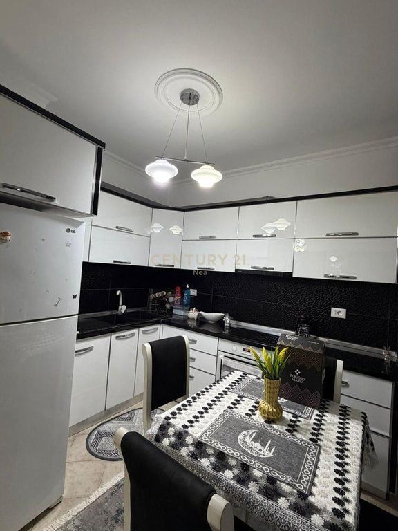 APARTAMENT 1+1 ME QIRA NE YZBERISHT!